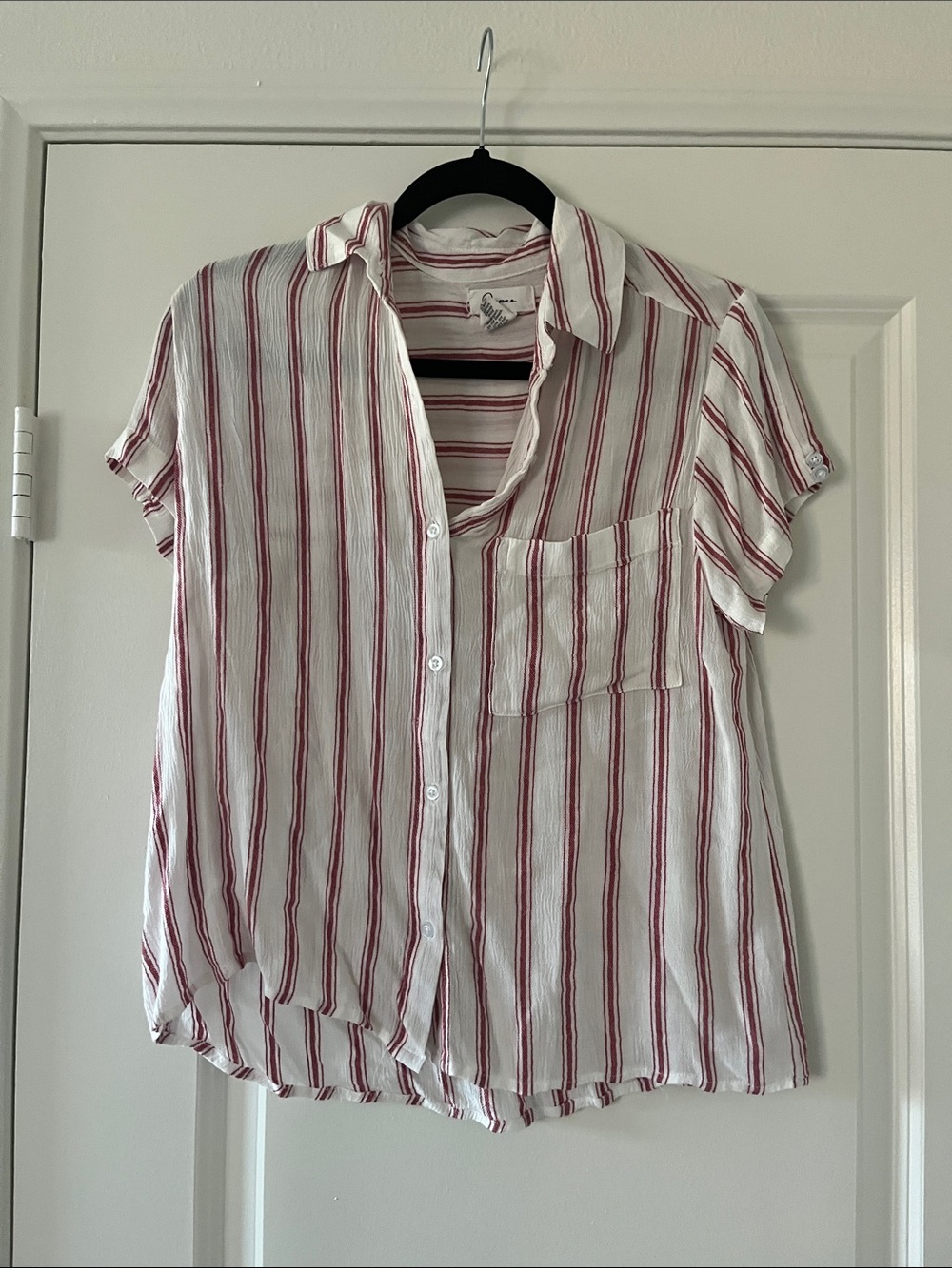 Striped Button-Up Short Sleeve Shirt in White and Red